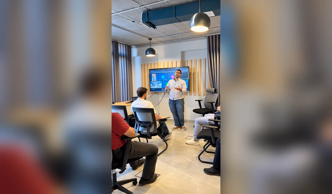 المدرّب أكرم بيروتي يقدّم دورة الاستيراد التجاري من الصين في مكاتب UPTOmedia بعمّان